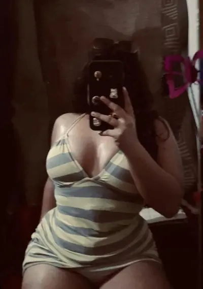 Una fotito, para comentarle que me banearon mi cuenta en ig por subir contenido inapropiado 😥 cover image