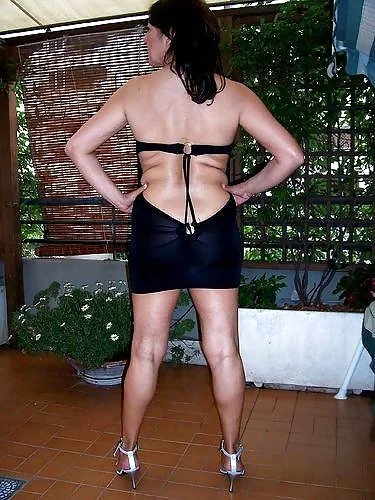 Bianca - Italian Milf Loves To Flash Her Charms. (pic2) image 20