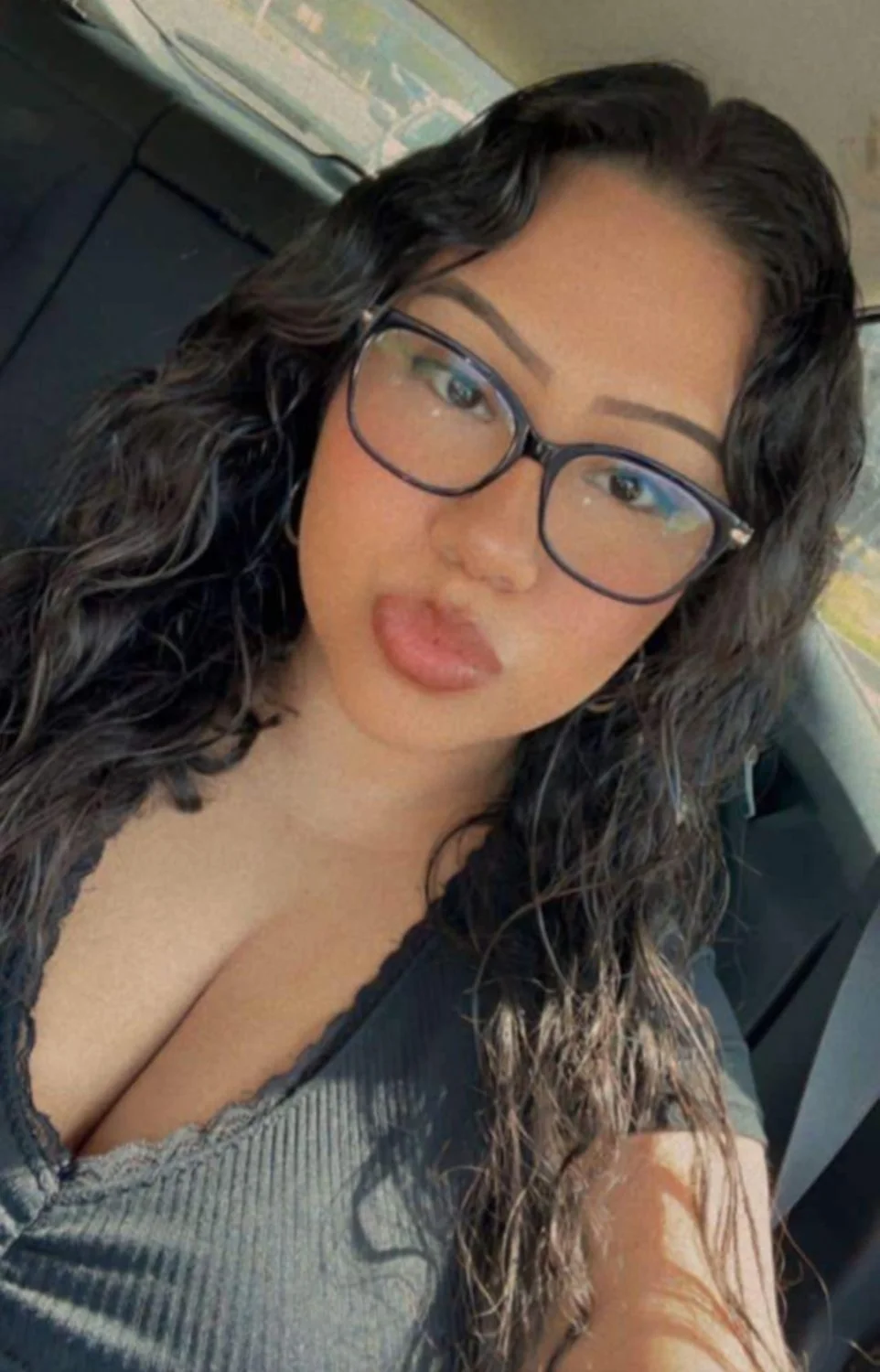 La hermana de un seguidor image 3