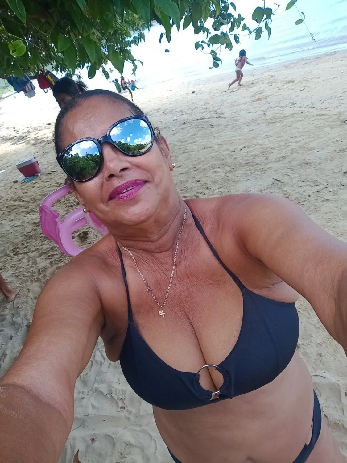 Corno adora exibir sua puta nas redes sociais. Coroa feia de cara mas com uns peitões lindos. image 17