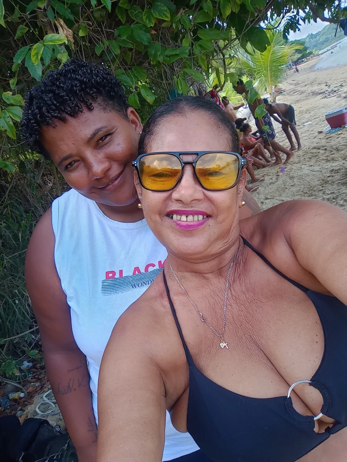 Corno adora exibir sua puta nas redes sociais. Coroa feia de cara mas com uns peitões lindos. image 18