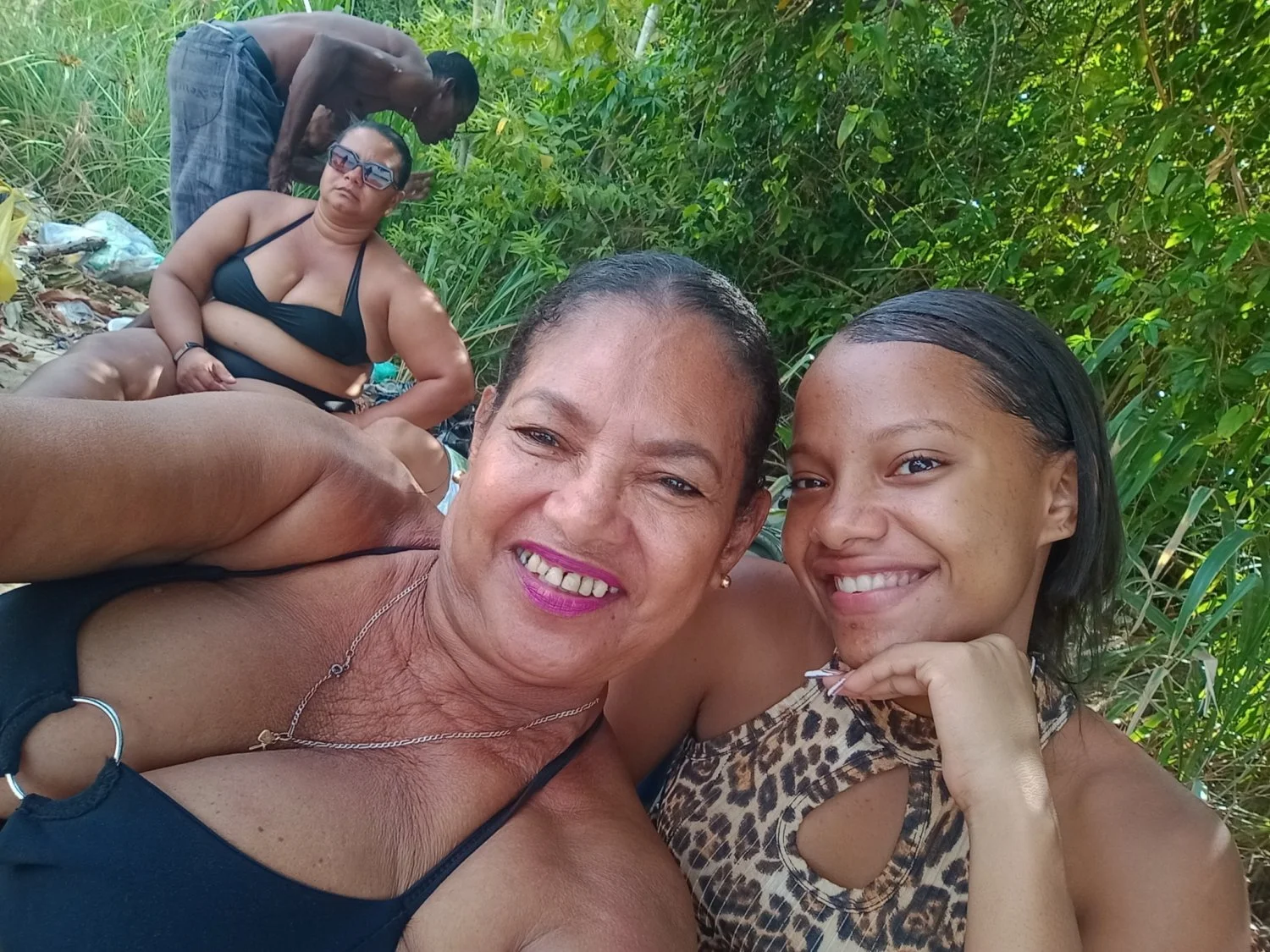 Corno adora exibir sua puta nas redes sociais. Coroa feia de cara mas com uns peitões lindos. image 21