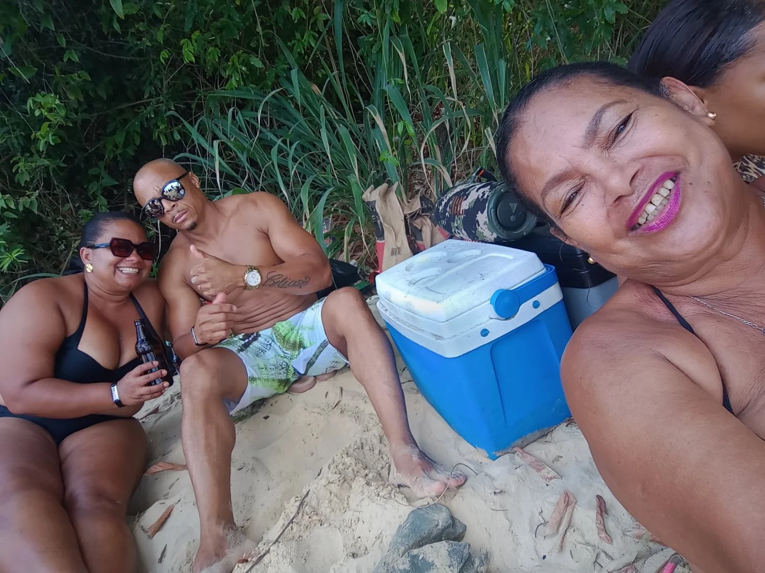 Corno adora exibir sua puta nas redes sociais. Coroa feia de cara mas com uns peitões lindos. image 23