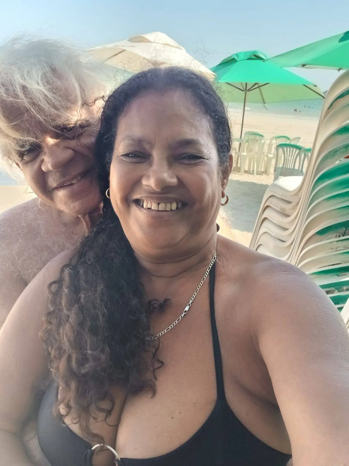 Corno adora exibir sua puta nas redes sociais. Coroa feia de cara mas com uns peitões lindos. image 27