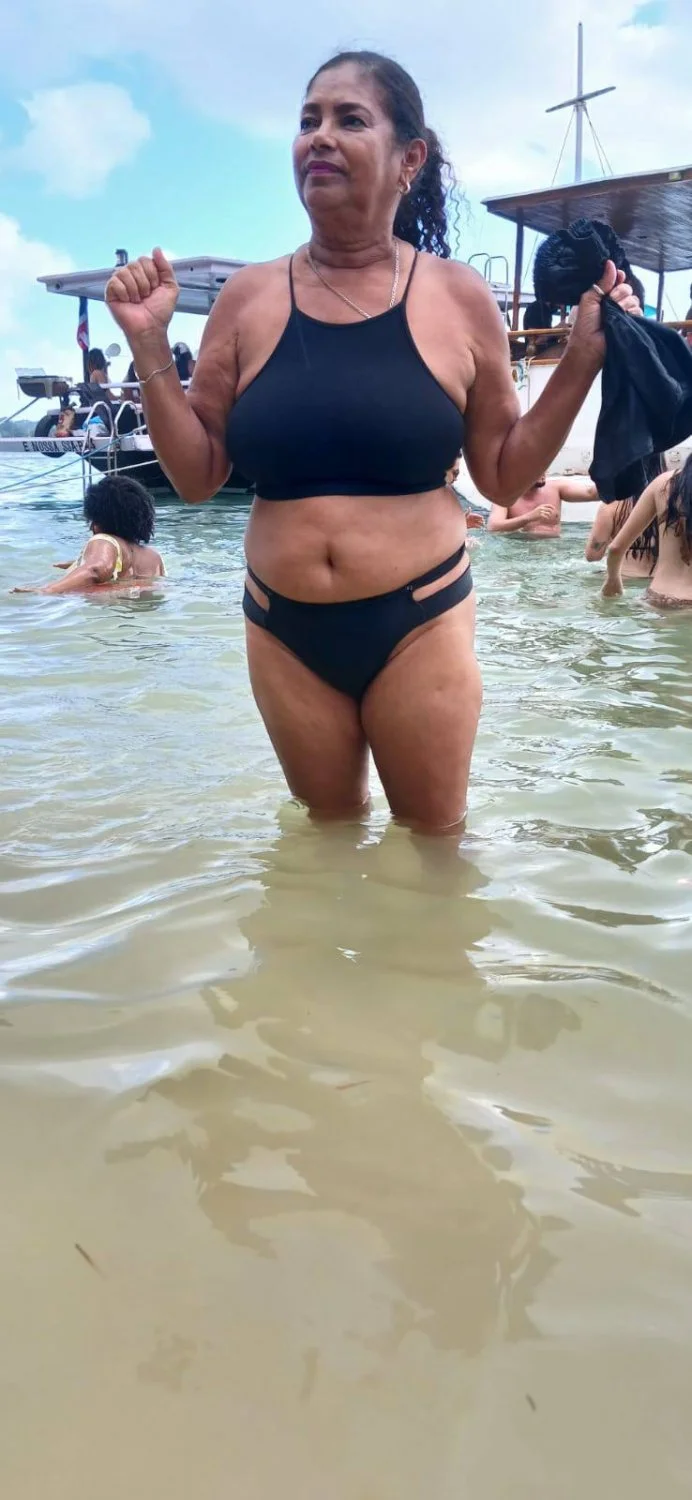 Corno adora exibir sua puta nas redes sociais. Coroa feia de cara mas com uns peitões lindos. image 29