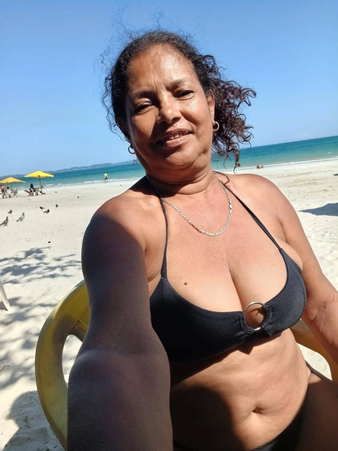 Corno adora exibir sua puta nas redes sociais. Coroa feia de cara mas com uns peitões lindos. image 35