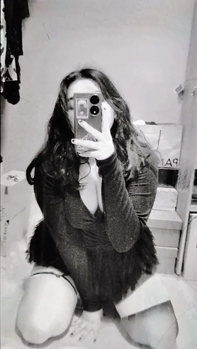 Novinha safada caiu na net mostrando o peitinho e a bucetinha! puta mandou nudes e foi vazada image 6