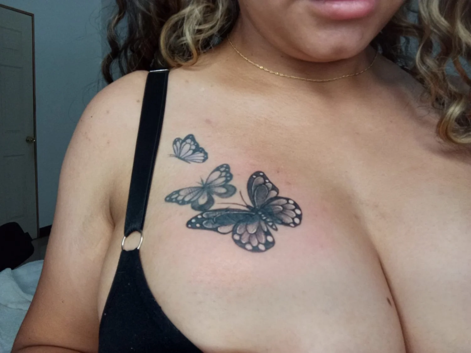 Mi ex cubriéndose mi nombre image 2