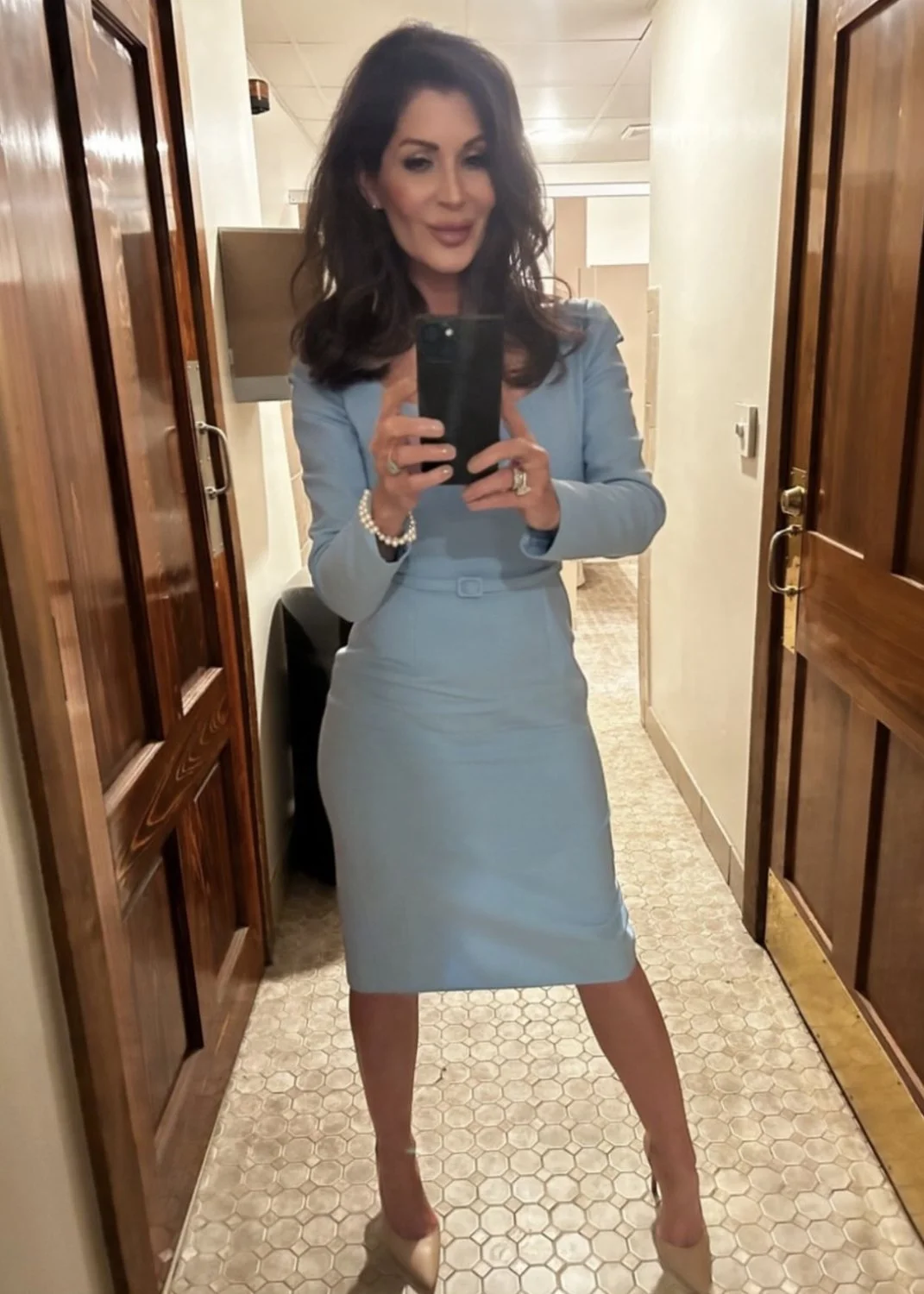 Selfies from bumble MILF realtor with her cuckson image 11