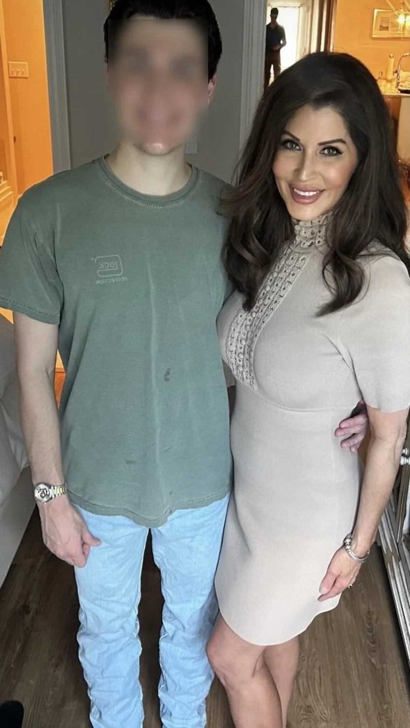 Selfies from bumble MILF realtor with her cuckson image 12