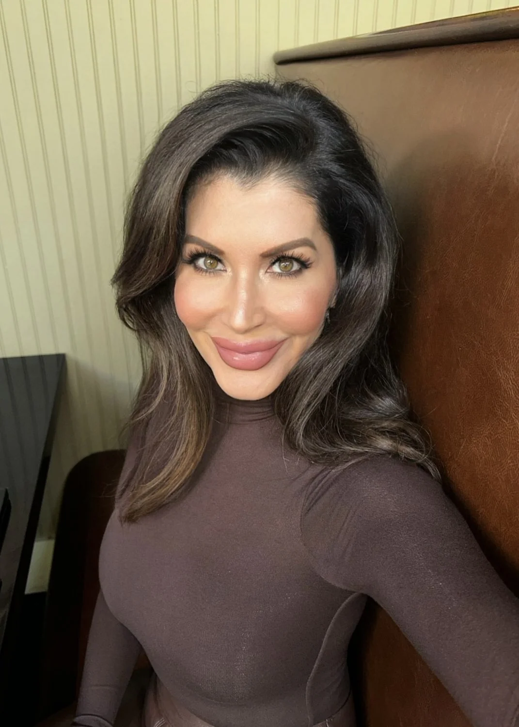 Selfies from bumble MILF realtor with her cuckson image 4