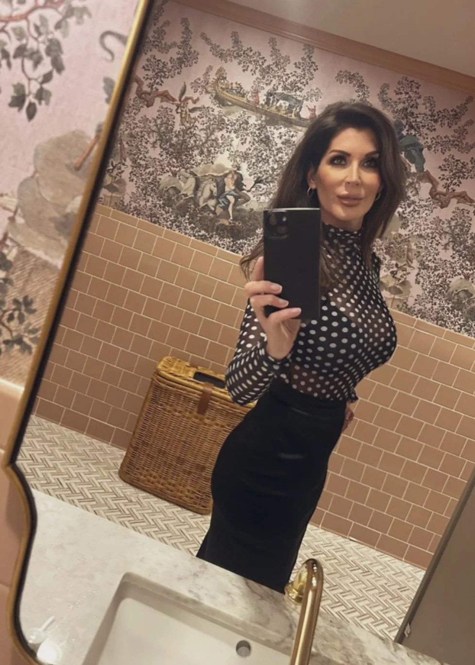 Selfies from bumble MILF realtor with her cuckson image 7