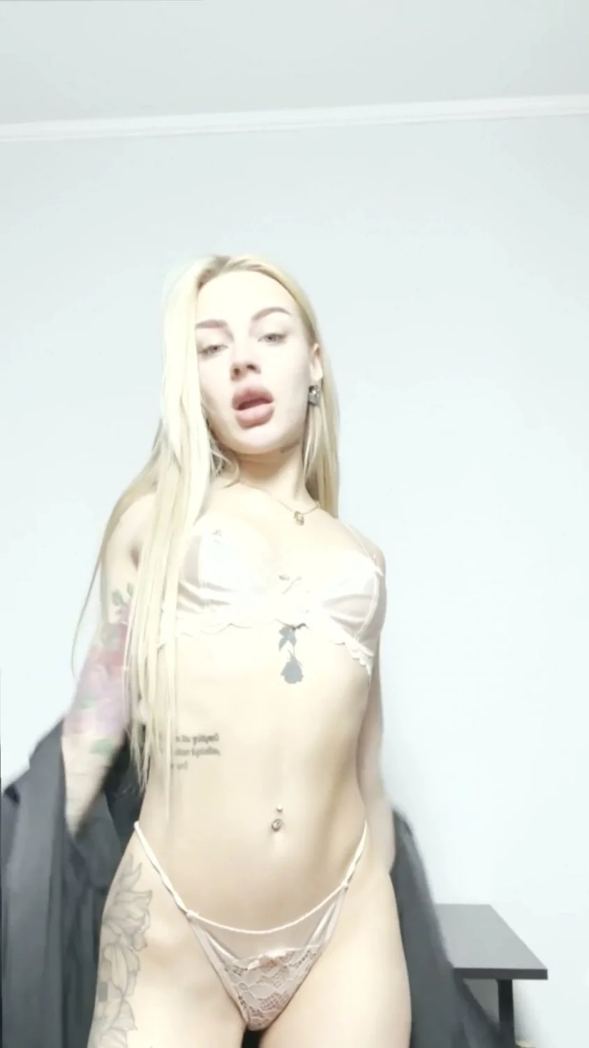🔞 big ass slutty slut fingering pussy shaved pussy nude 🍑💦 OF image 4