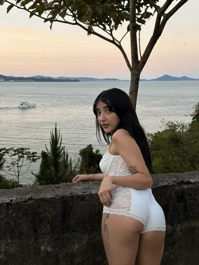 Novinha moreninha a terceira das amigas novinhas do Job parte 2 cover image