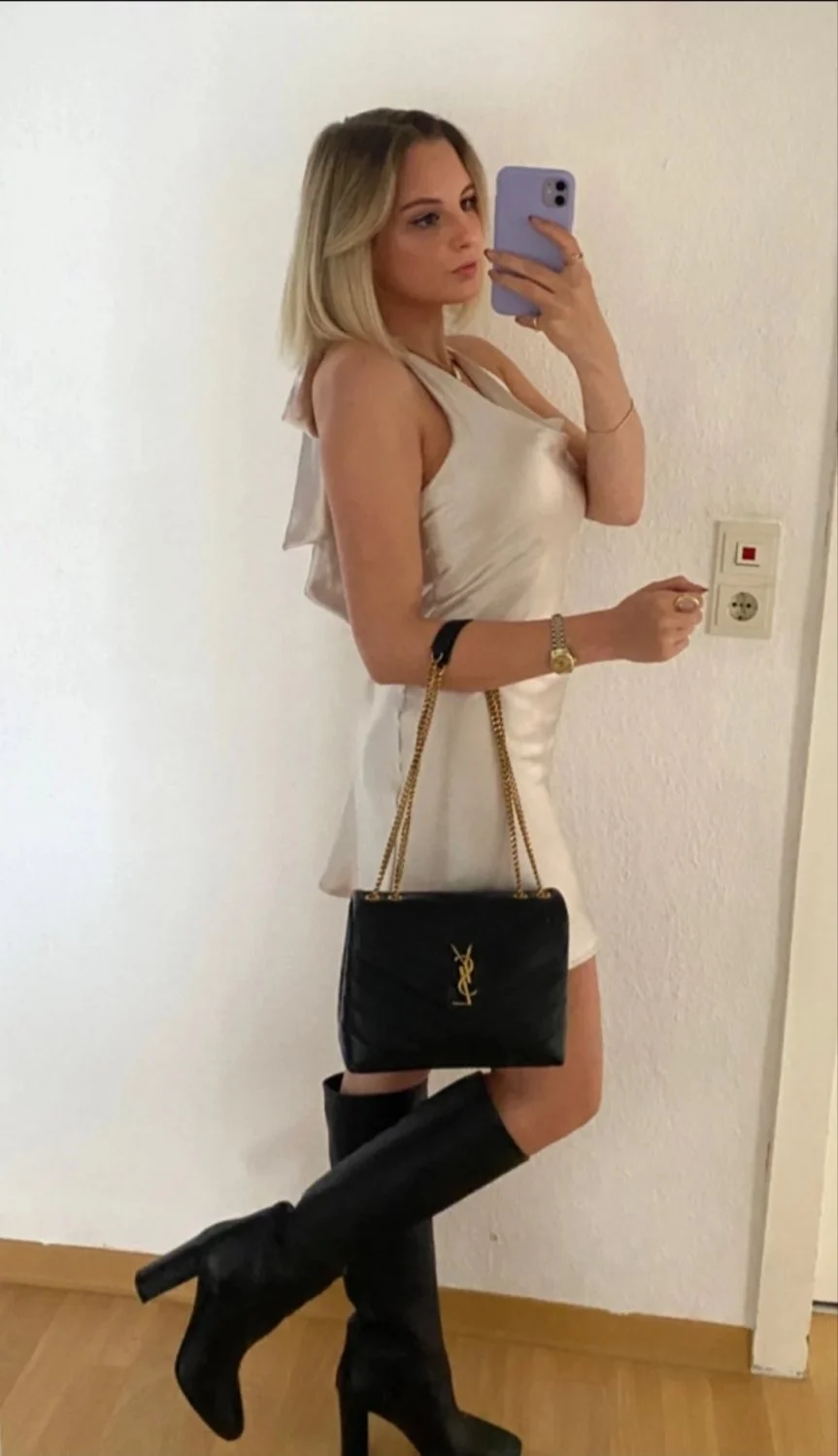 Sexy chat site lady image 4