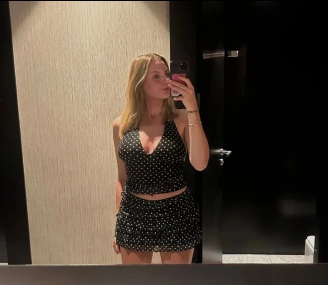 Sexy chat site lady image 5