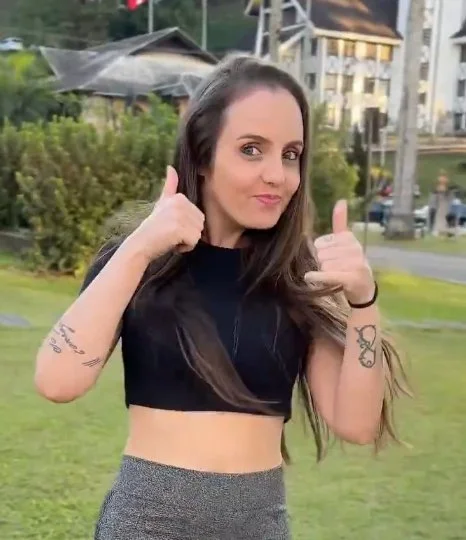 Esposa conservadora gosta de pirocada preta no sigilo image 3