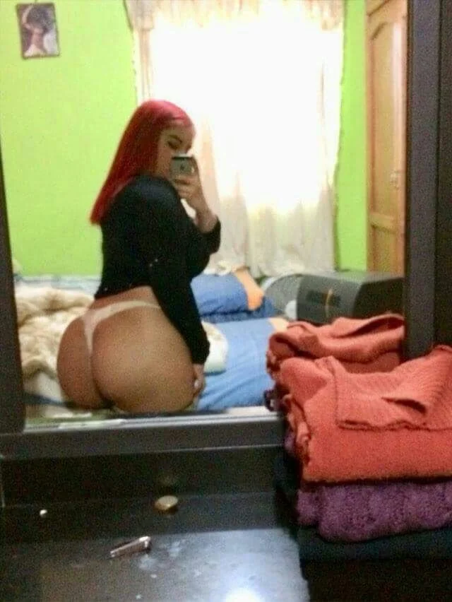 La perrita tatuada, se quiere reformar, pero su adicción a la verga no la deja image 14