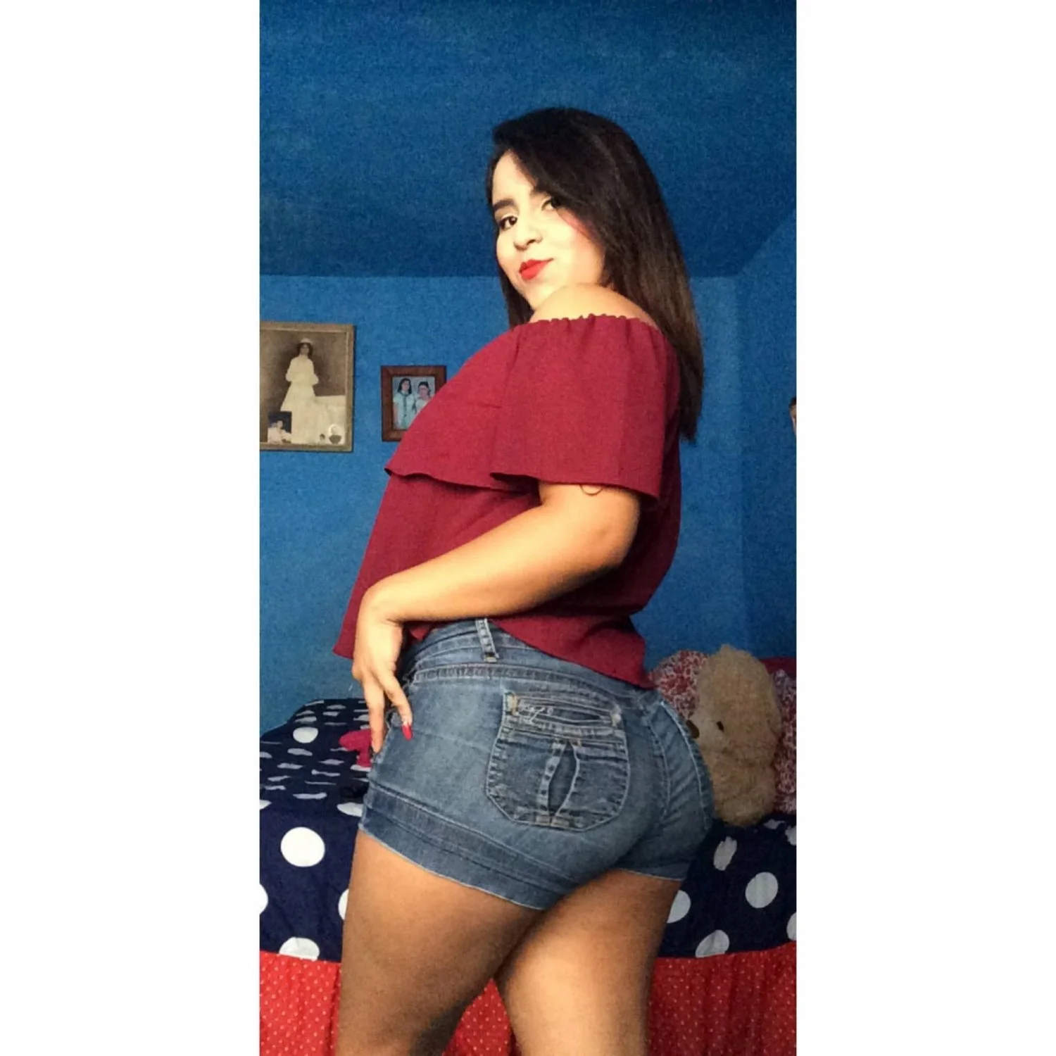 La perrita tatuada, se quiere reformar, pero su adicción a la verga no la deja image 49