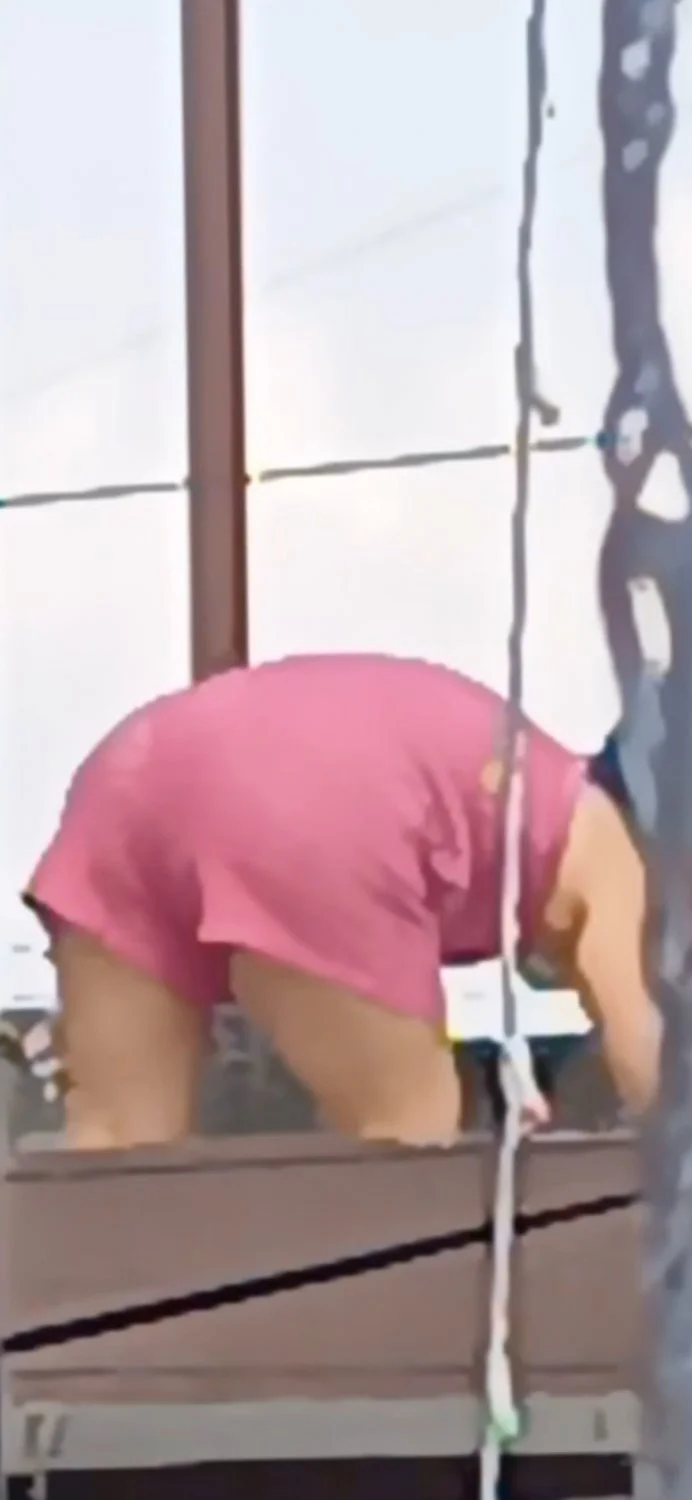 Espiando a la PutaVecina,compartanla🥵🍑. image 10