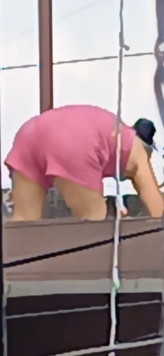 Espiando a la PutaVecina,compartanla🥵🍑. image 12