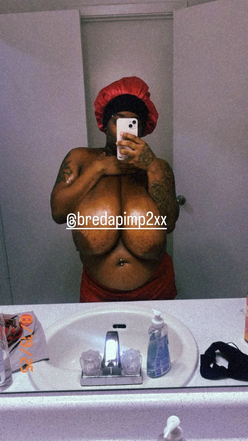 Thick with them nipples ❤️💦👀 image 12