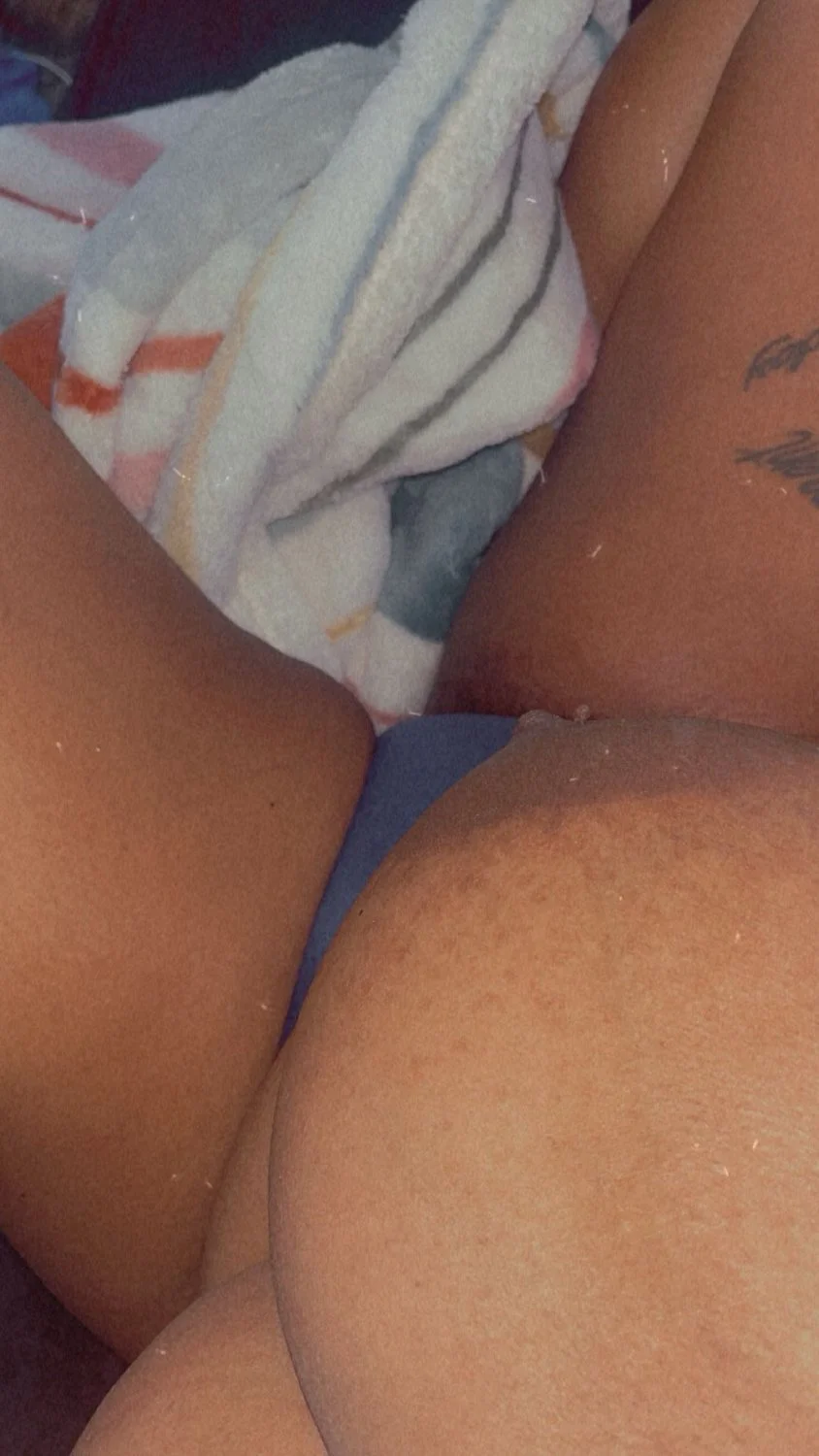 Thick with them nipples ❤️💦👀 image 4