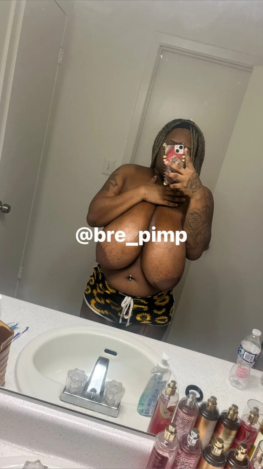 Thick with them nipples ❤️💦👀 image 6