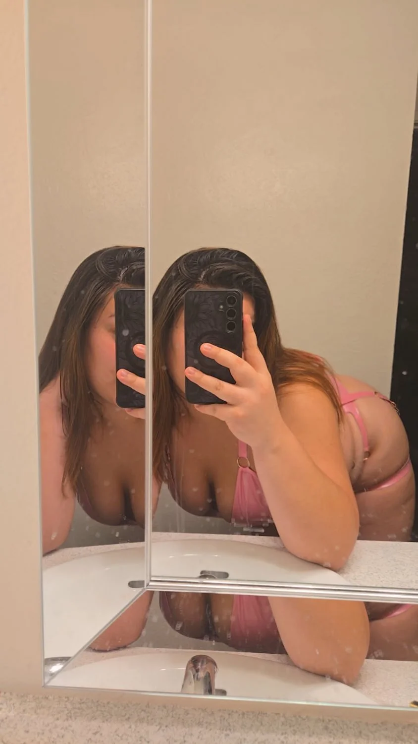 What yall think is she fuckable? image 4