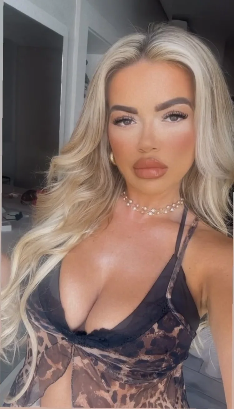 Huge tits teen image 2