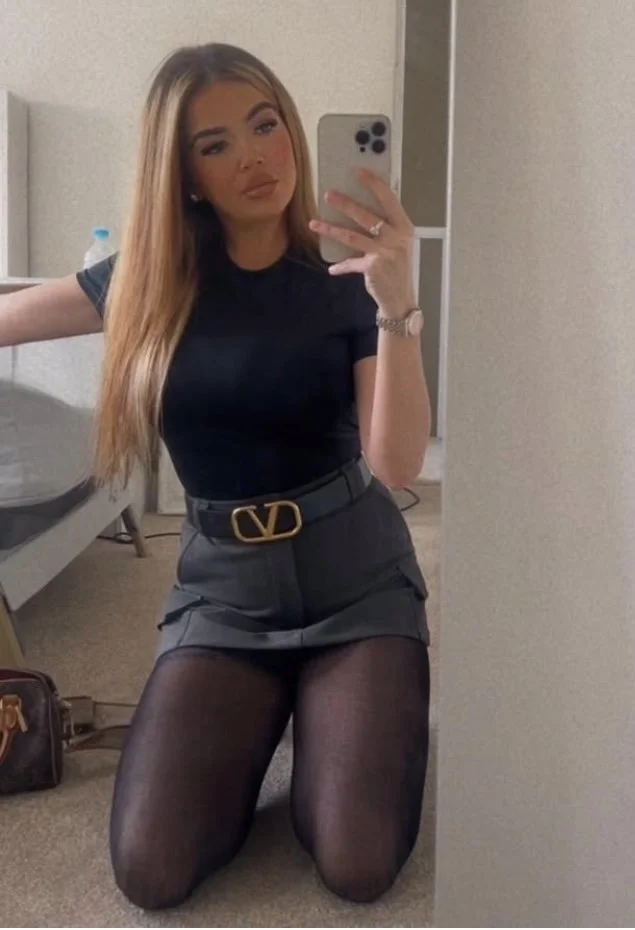 Huge tits teen image 5