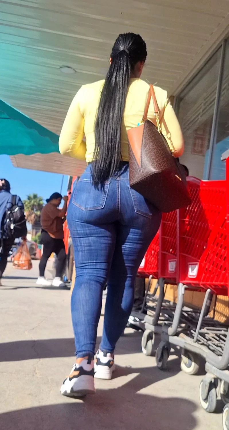 Latina nalgona en jeans image 15