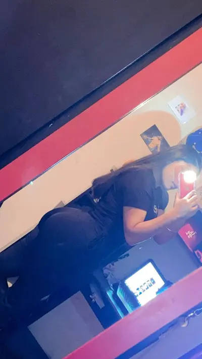 Aqui les dejo más de la puta de mi ex cuñada, quiere que le hagan otro hija a la muy puta 🥵🥵 cover image