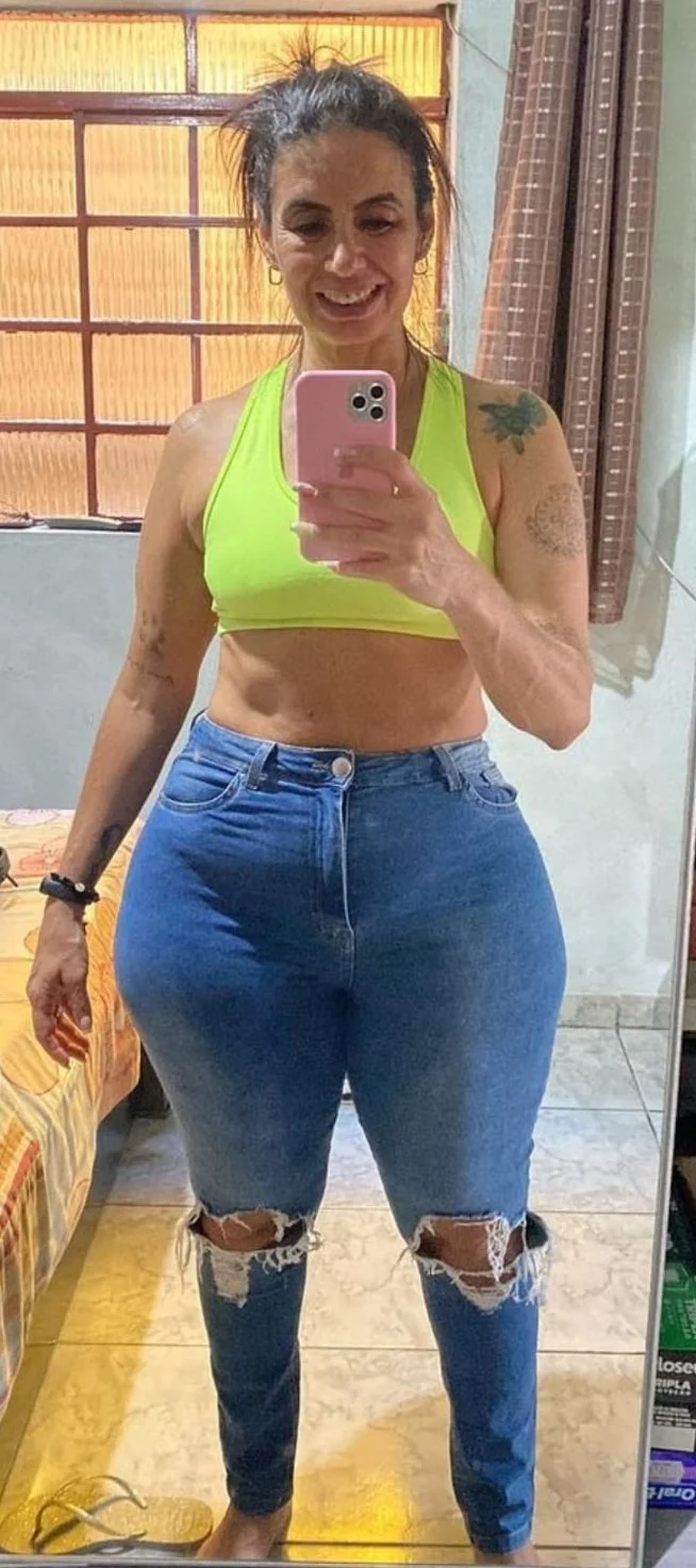 Mãe de Familia que era gorda e emagreceu, mas o bundão continua grande. image 17