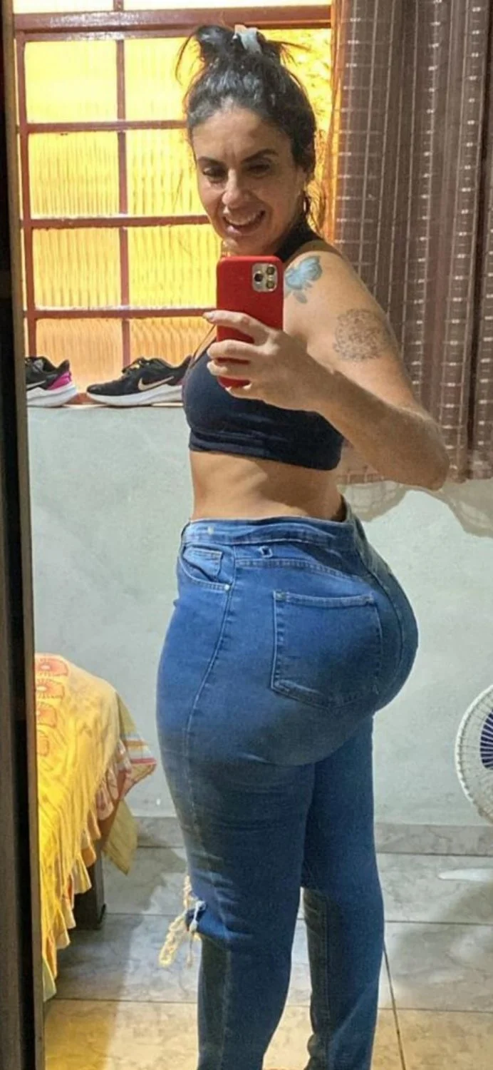 Mãe de Familia que era gorda e emagreceu, mas o bundão continua grande. image 19