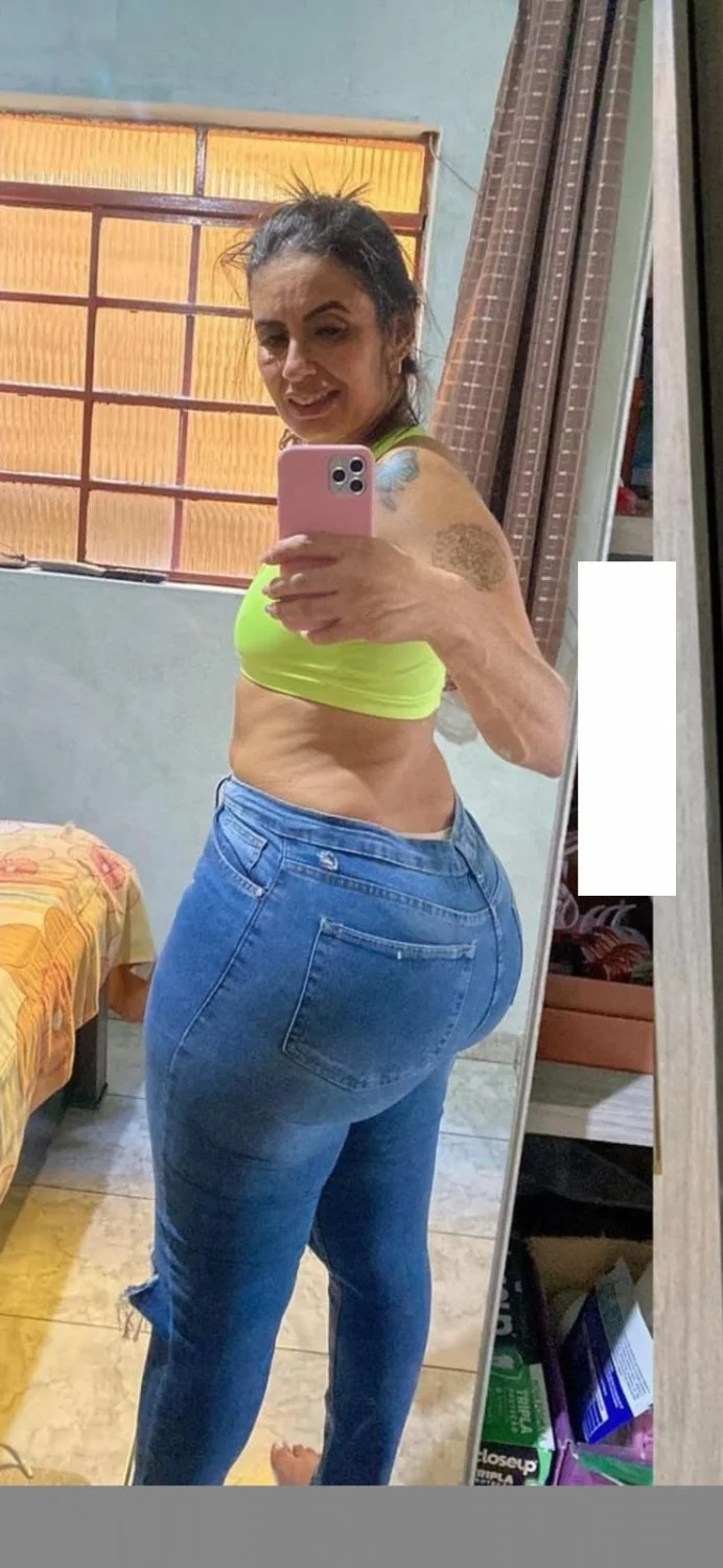 Mãe de Familia que era gorda e emagreceu, mas o bundão continua grande. image 20