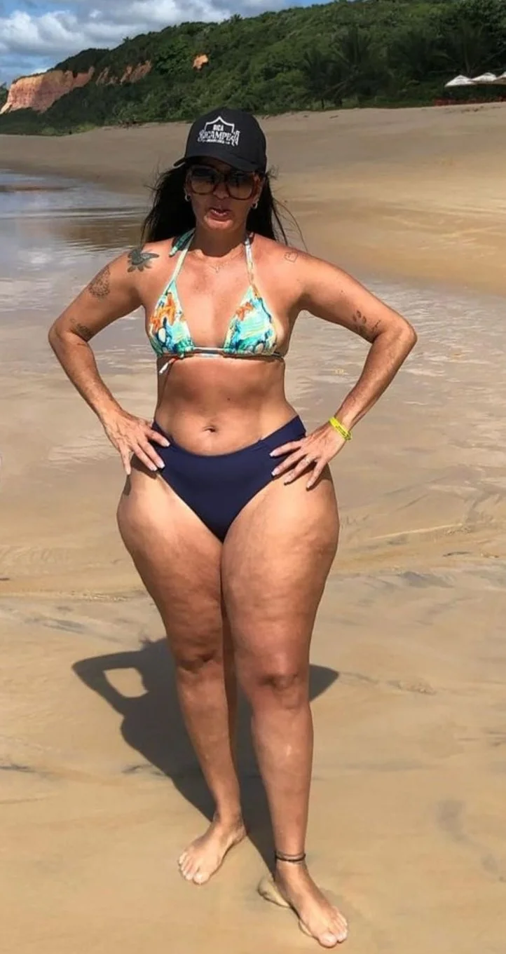 Mãe de Familia que era gorda e emagreceu, mas o bundão continua grande. image 22