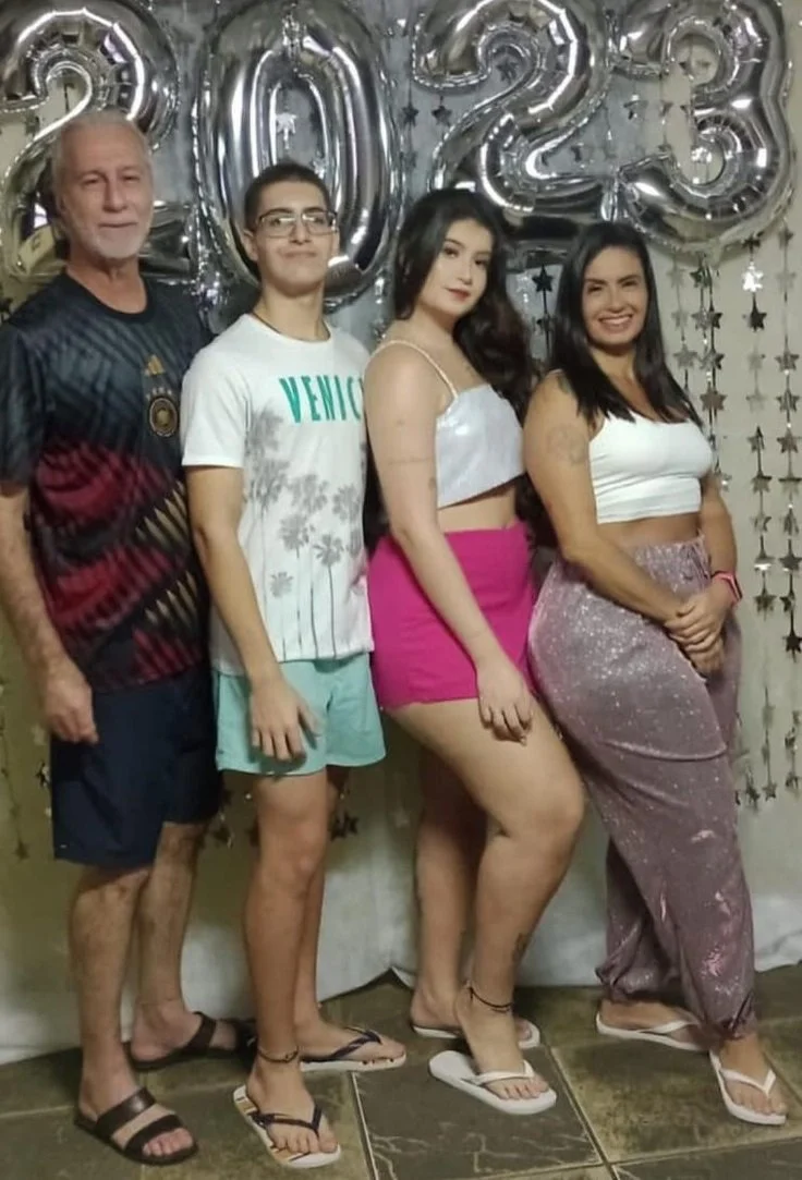 Mãe de Familia que era gorda e emagreceu, mas o bundão continua grande. image 23