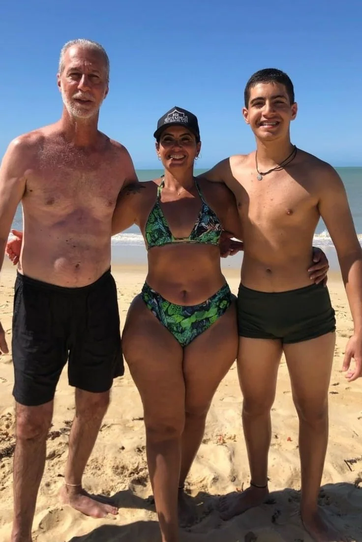 Mãe de Familia que era gorda e emagreceu, mas o bundão continua grande. image 26