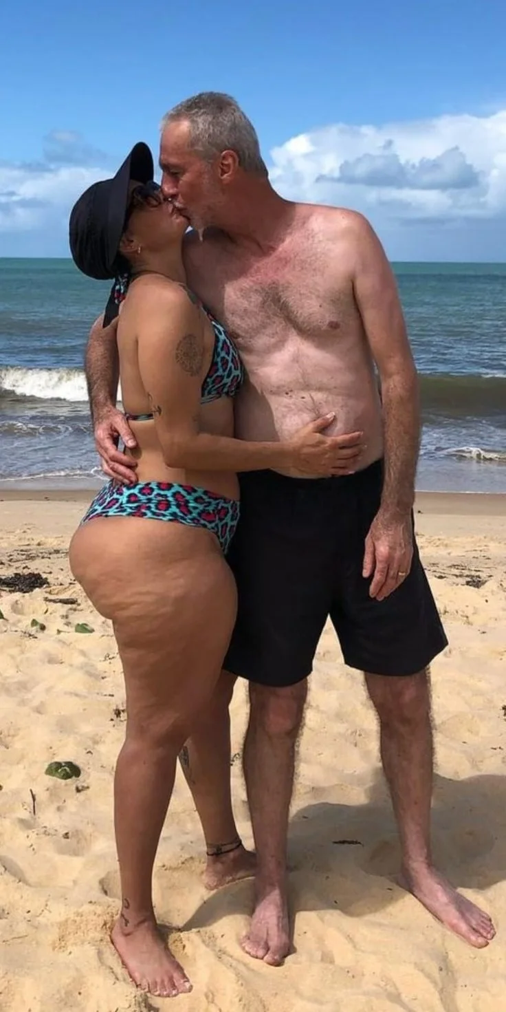 Mãe de Familia que era gorda e emagreceu, mas o bundão continua grande. image 4