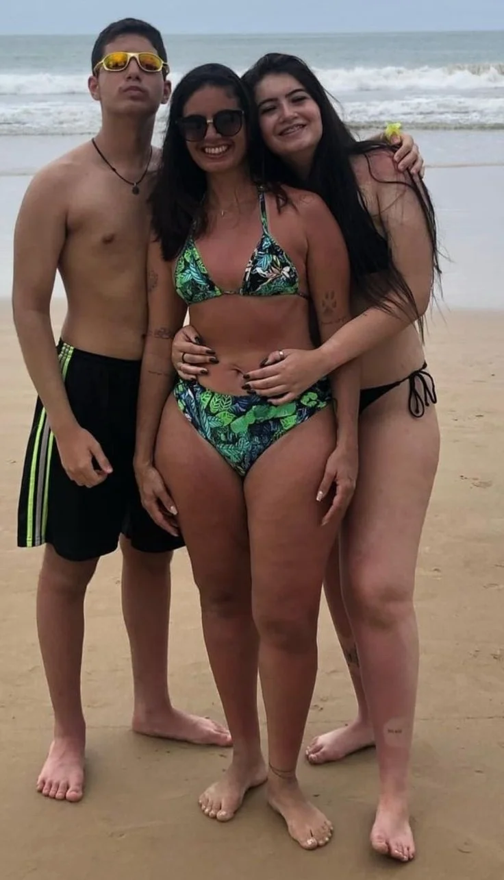 Mãe de Familia que era gorda e emagreceu, mas o bundão continua grande. image 7