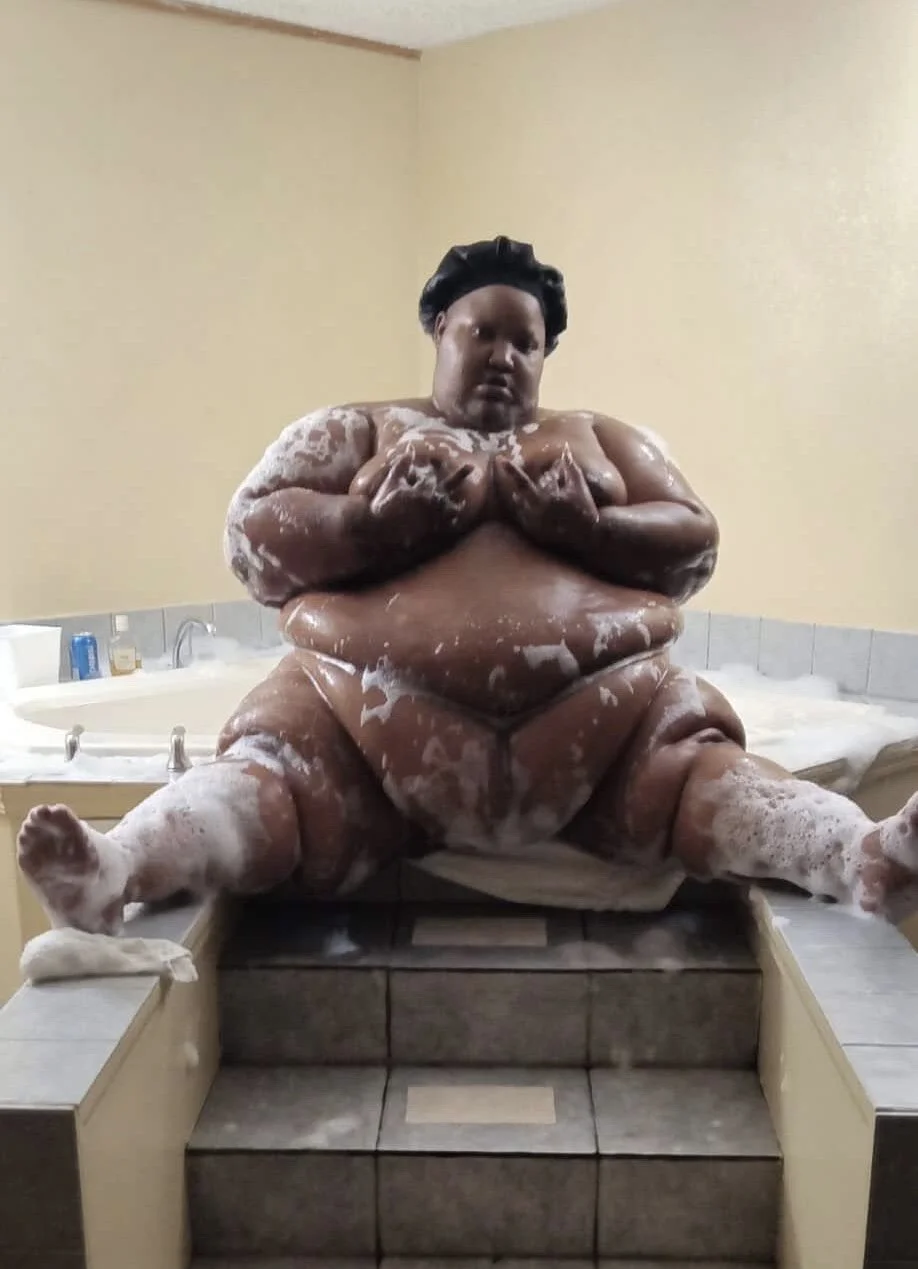 SSBBW MrzCupcakess88 Bottom Bitch again image 5