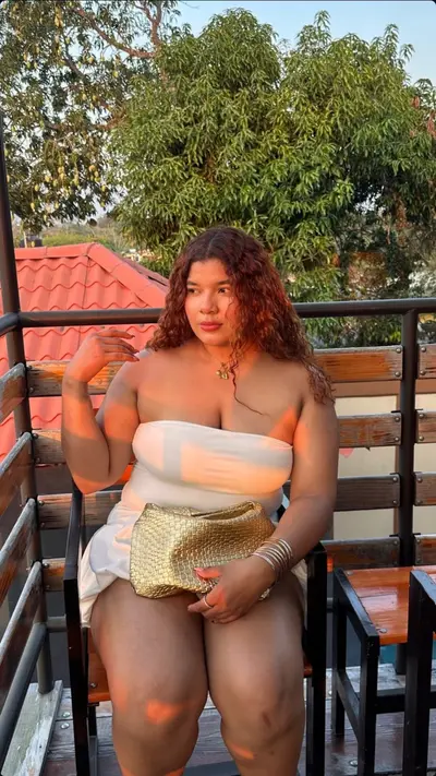 Cuántas verga creen que aguante la puta zorra de Ashley cover image