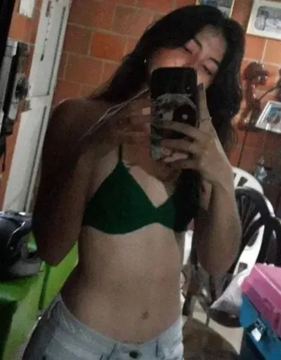 Vazou a esposa novinha do amigo corno dando a bucetinha! banquinha gostosa argentina no sexo amador cover image