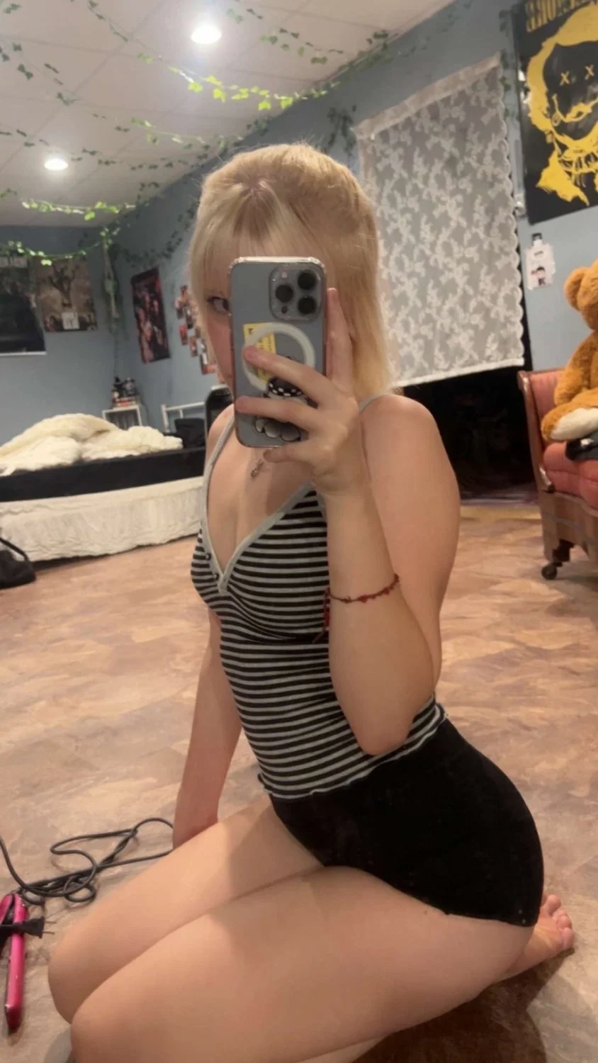 Chloe 21 image 4