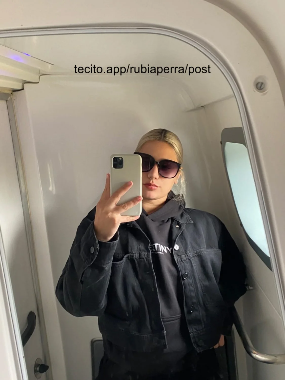 🤘 Tremenda trola la rubia tetona puta 💀 Divina gringa culona image 4