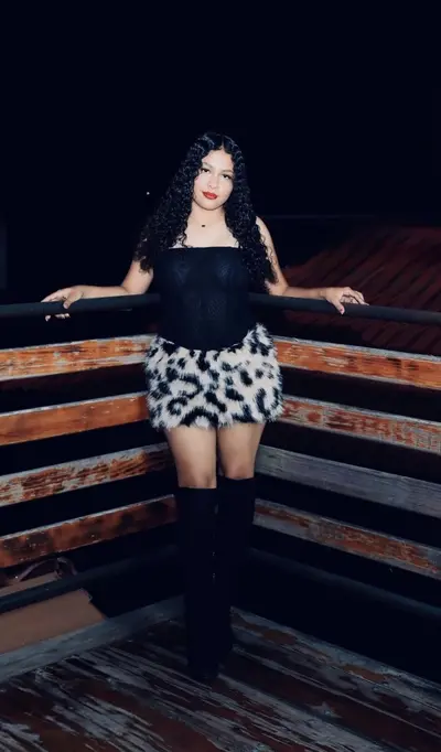 Que les parece la putita de nahomy Quevedo cover image