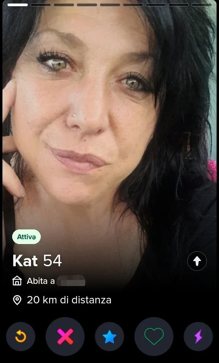 Ugly unfaithful wife showing her ruined holes online main image