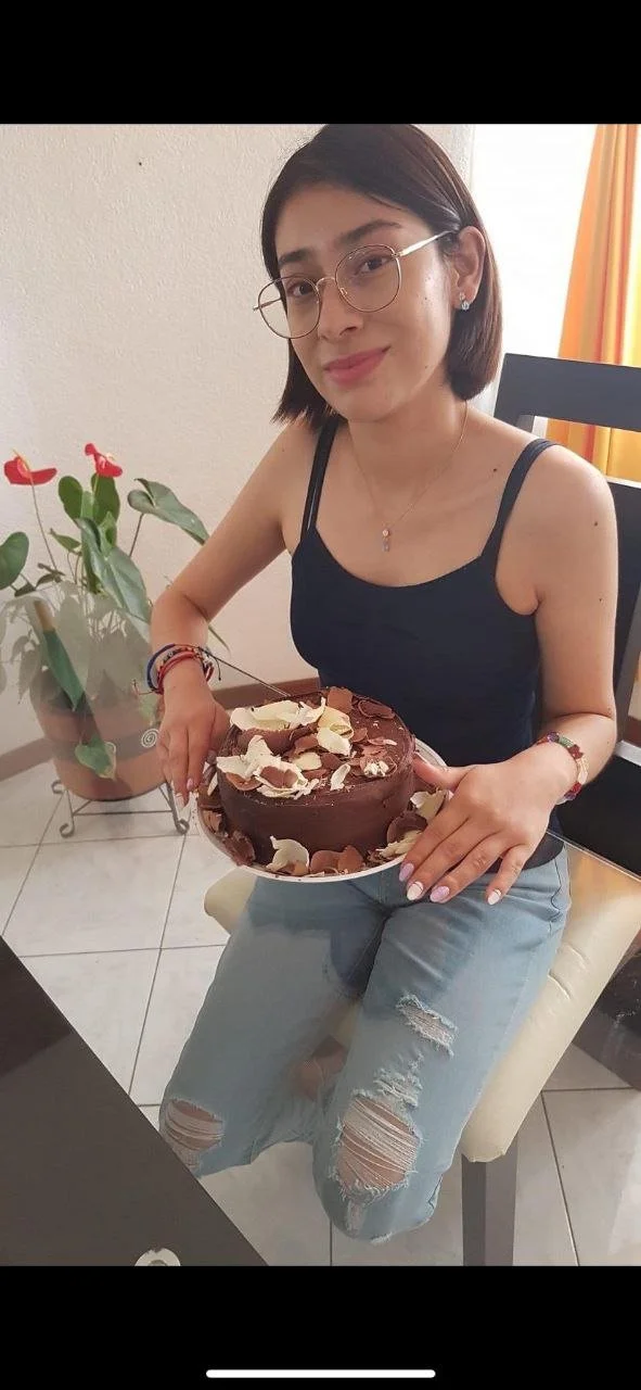 Un amigo cornudo comparte fotos de su ex para que todos la usen image 8