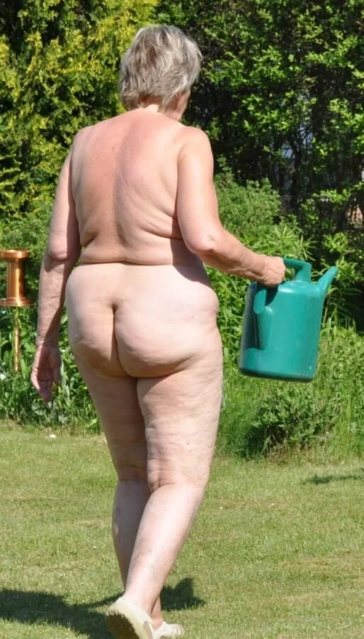 Granny In The Garden - Au Naturelle image 12